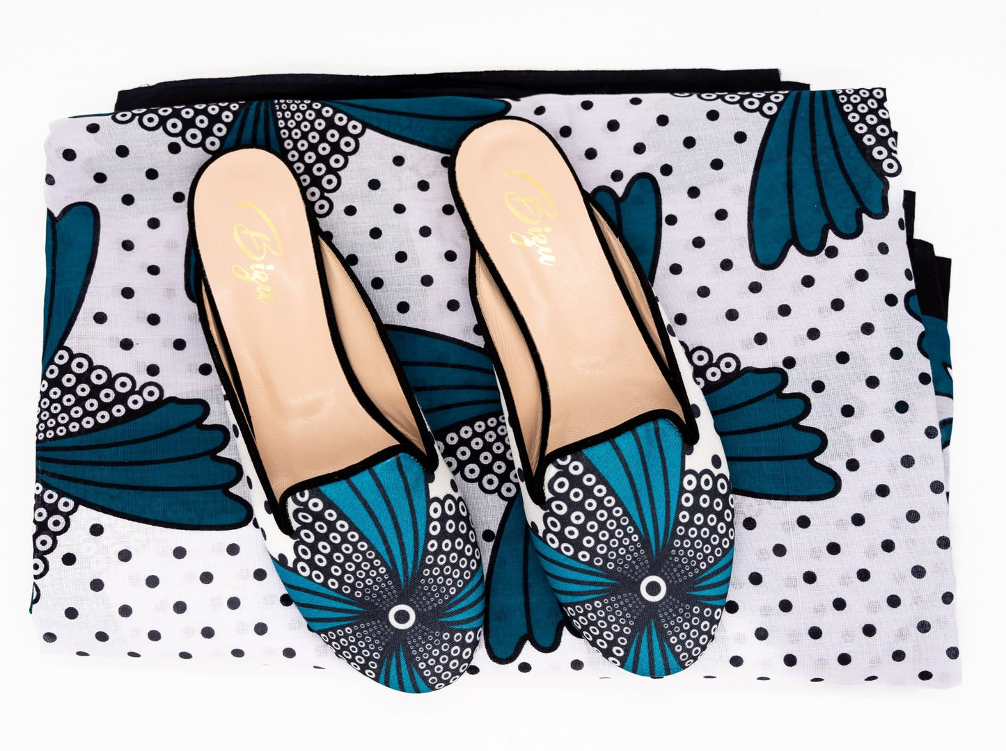 Zawadi Mule shoe with kanga fabric bag
