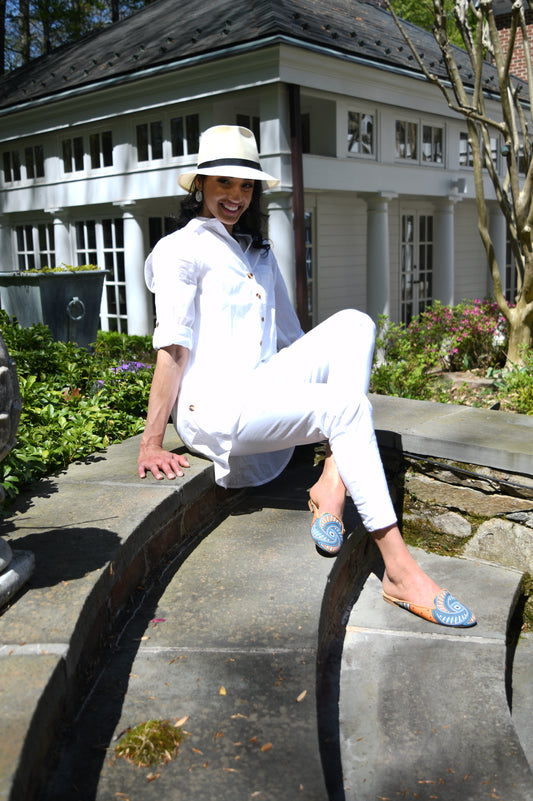 Pure Elegance: The White Outfit and the Perfect Shoes for White Pants